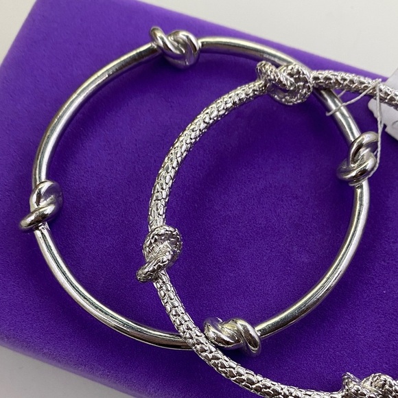 💛 Classic Charming Charlie Silver Tone Knot Textured Bangle Bracelet Set - Picture 3 of 5